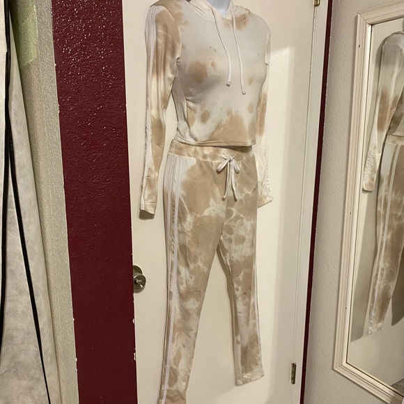 Matching top and bottom, never worn, brand new with tag - Picture 2 of 5